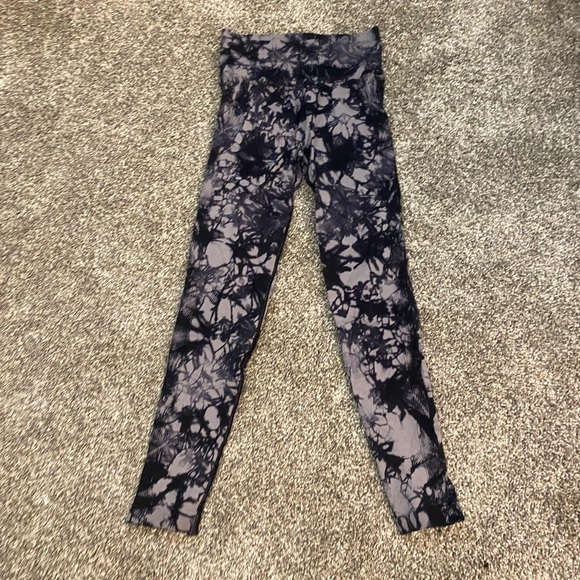 Butt Scrunch Amazon Leggings - Picture 2 of 2